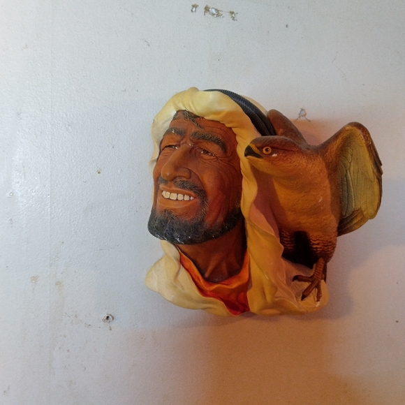 Vintage Bossons Chalkware Head ~ Arabian With Hawk ~ England. Dessert hawks - Picture 2 of 5